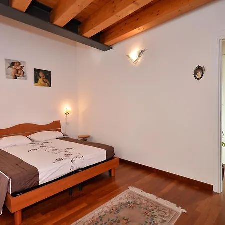 לינה וארוחת בוקר Corte Barbieri 4*