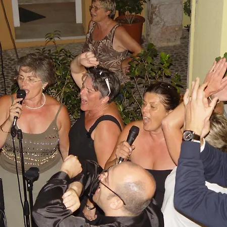 לינה וארוחת בוקר Corte Barbieri 4*